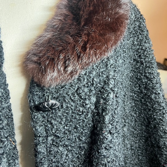 Chic Black Teddy Jacket with Faux Fur Collar - Picture 10 of 10